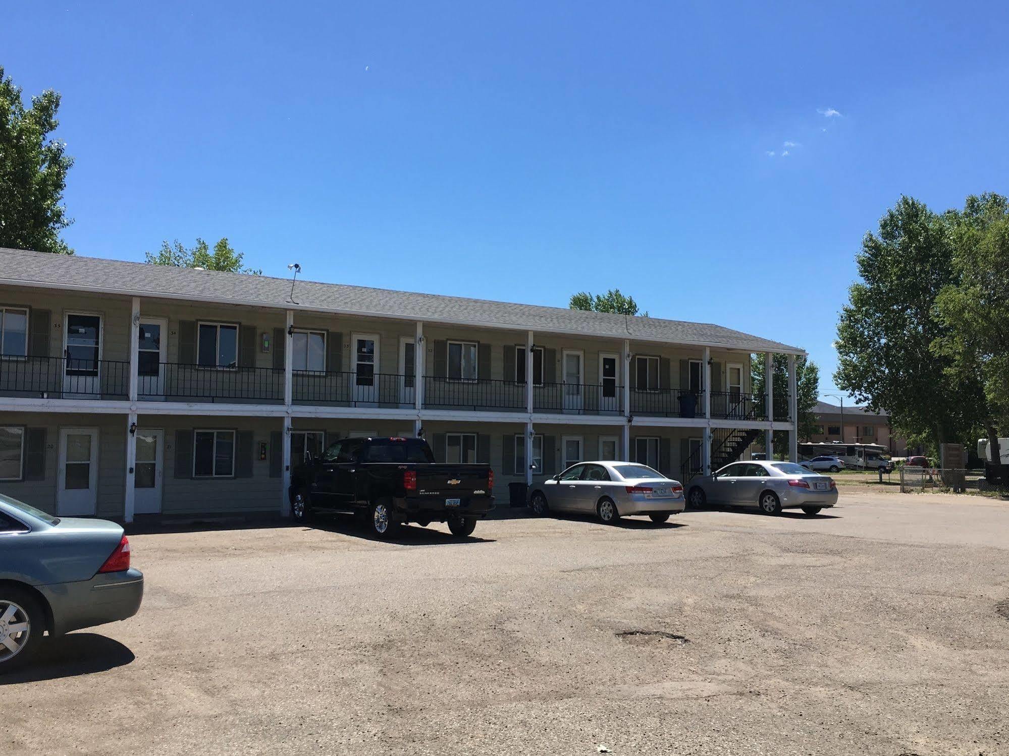 Colonial Motel And Rv Park Mandan Luaran gambar