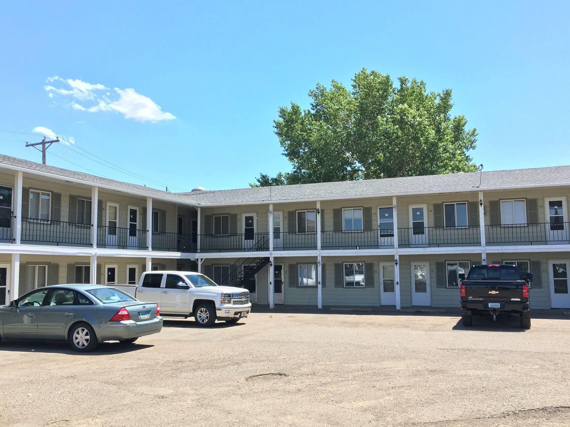 Colonial Motel And Rv Park Mandan Luaran gambar
