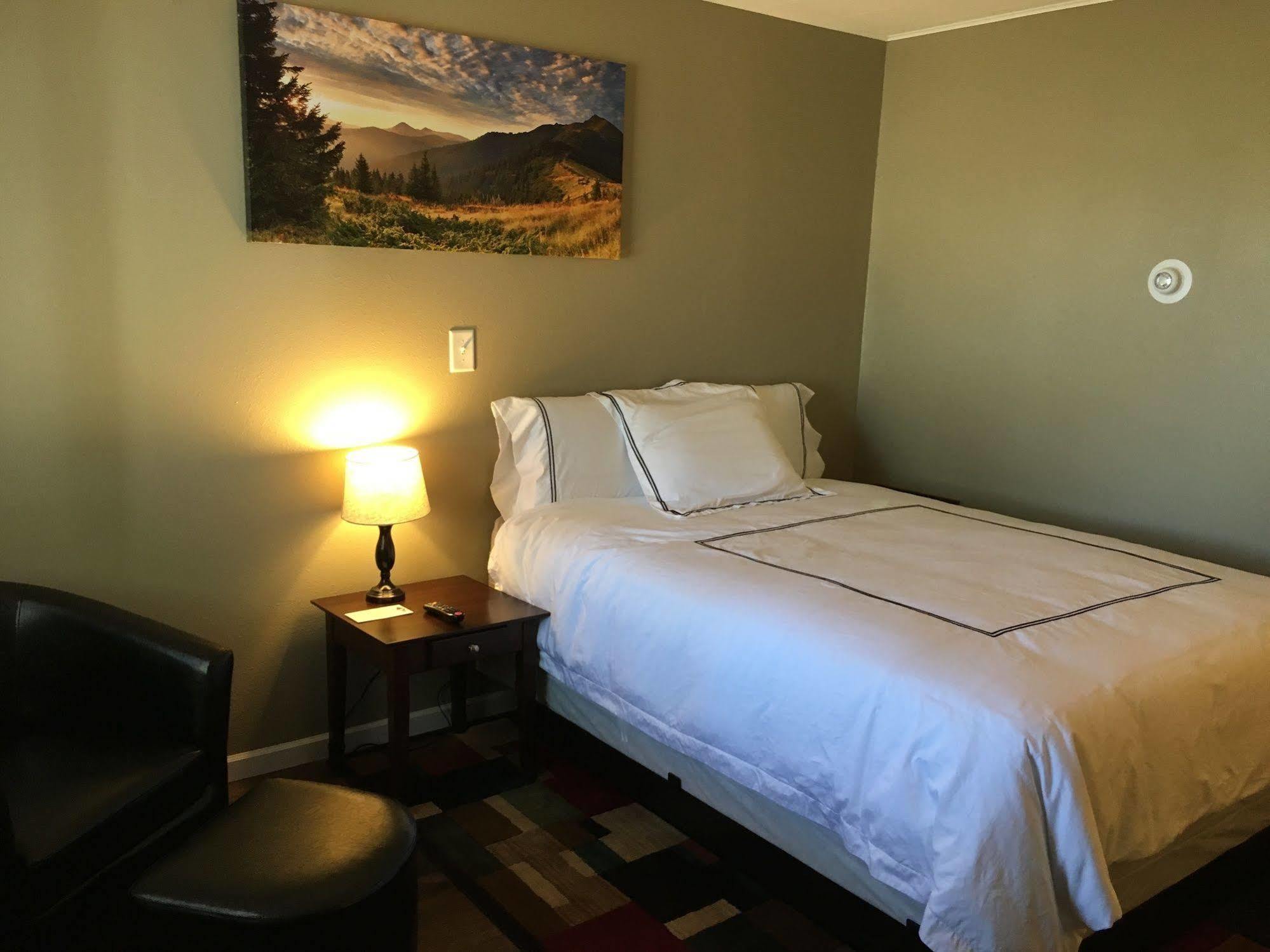 Colonial Motel And Rv Park Mandan Luaran gambar