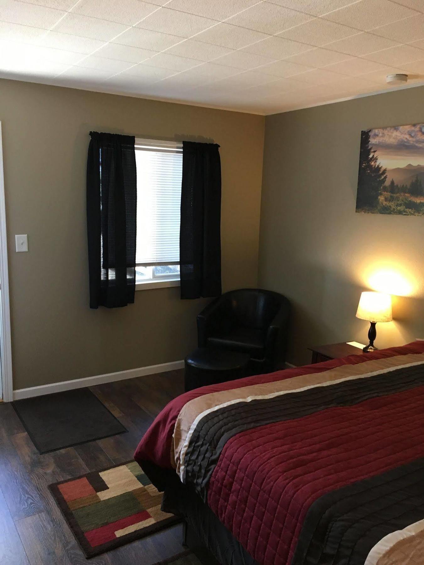 Colonial Motel And Rv Park Mandan Luaran gambar