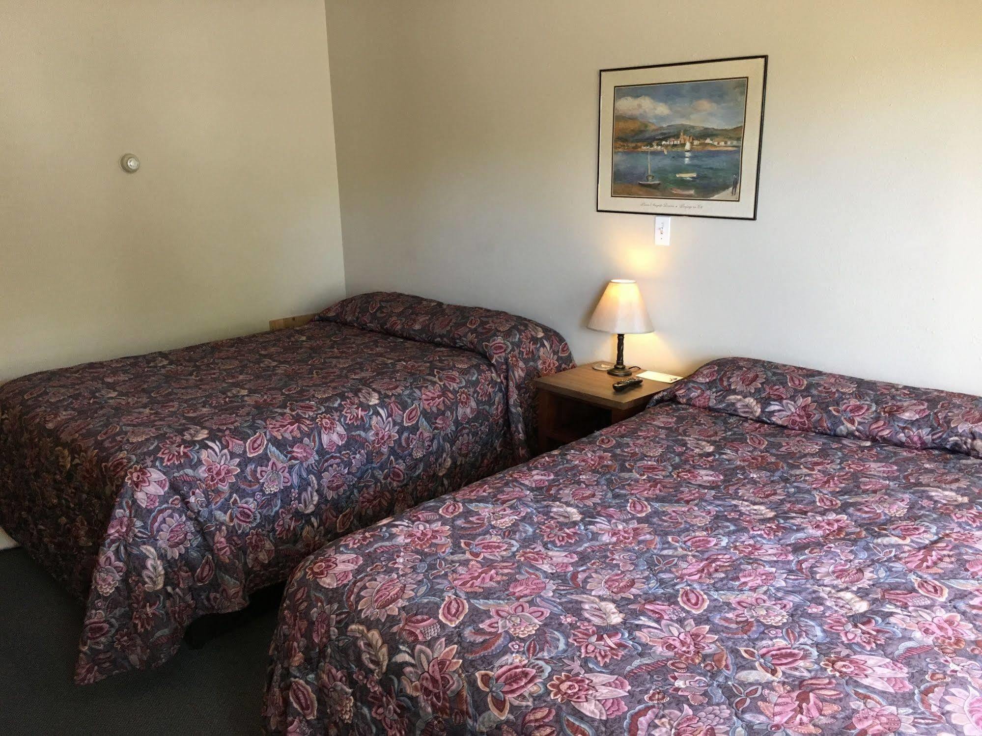 Colonial Motel And Rv Park Mandan Luaran gambar