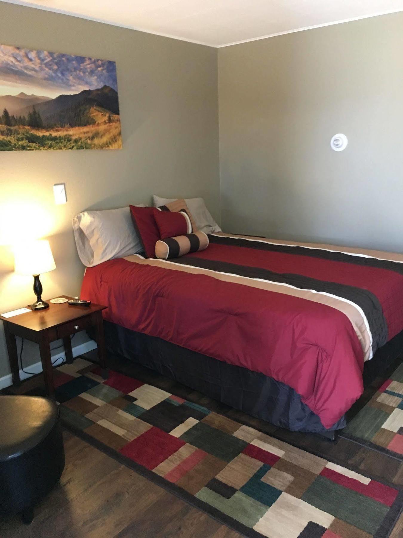 Colonial Motel And Rv Park Mandan Luaran gambar