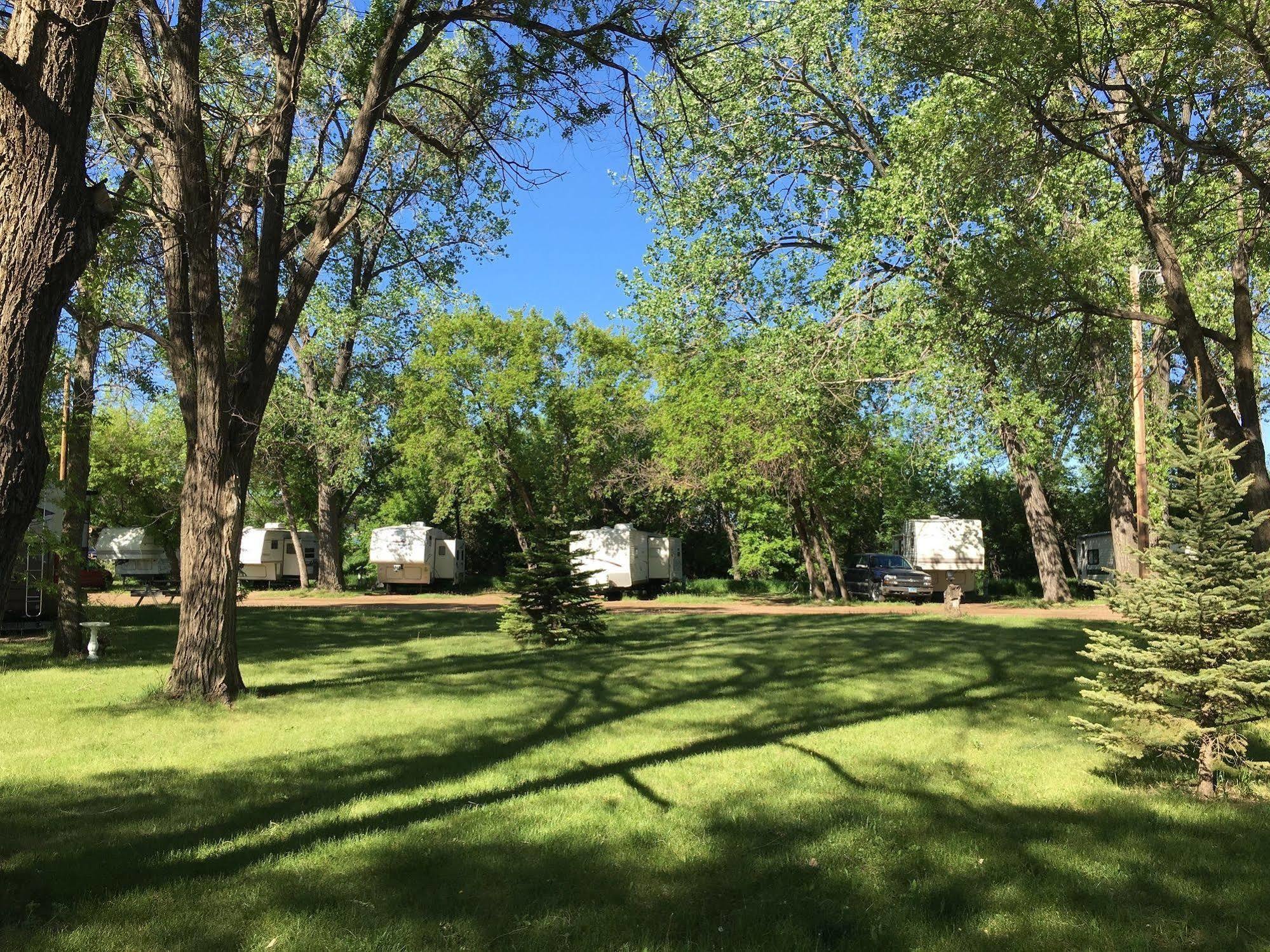 Colonial Motel And Rv Park Mandan Luaran gambar